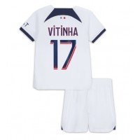 Billiga Paris Saint-Germain Vitinha Ferreira #17 Barnkläder Borta fotbollskläder till baby 2023-24 Kortärmad (+ Korta byxor)